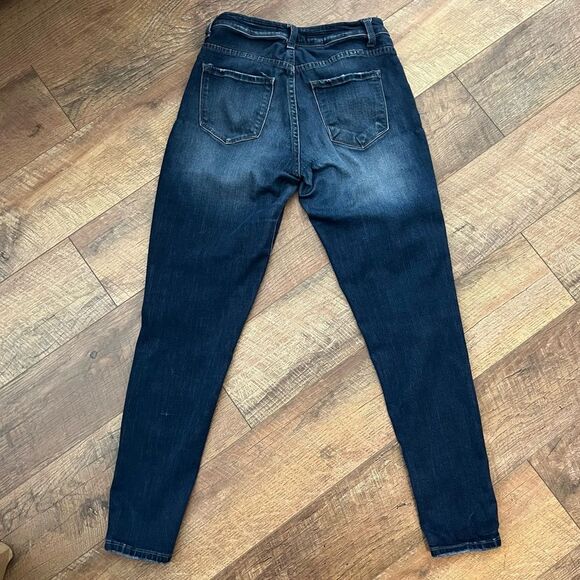 KanCan Sz W 7/ 27 Light Wash
Distressed Skinny Jeans 30" inseam
cut #5236 - Picture 4 of 12